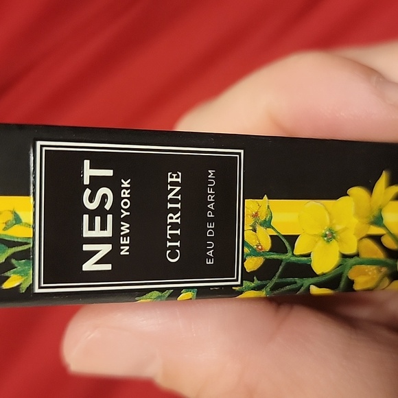 NEST Citrine Eau de Parfum with Yellow Floral Accents - Picture 2 of 4